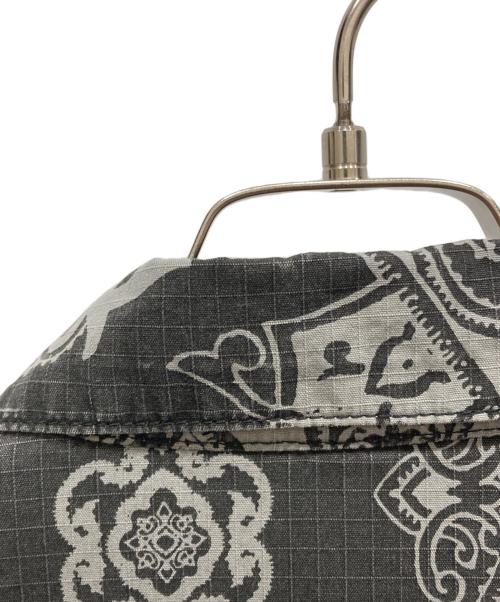 Carhartt WIP（カーハート ワークインプログレス）CARHARTT WIP (カーハート ワークインプログレス) ペイズリー柄 デトロイトジャケット グレー サイズ:Sの古着・服飾アイテム