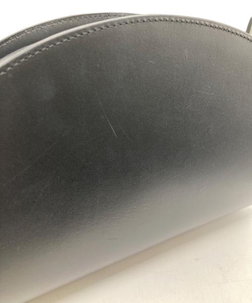 A.P.C.（アーペーセー）A.P.C. (アーペーセー) ハーフムーンショルダーバッグ ブラックの古着・服飾アイテム