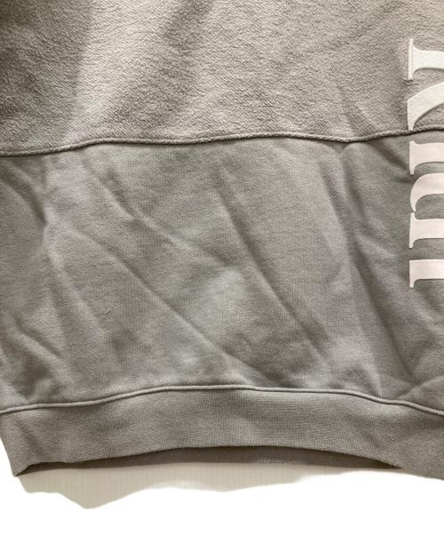 KITH（キス）KITH (キス) 切替クルーネックスウェット グレー サイズ:Sの古着・服飾アイテム