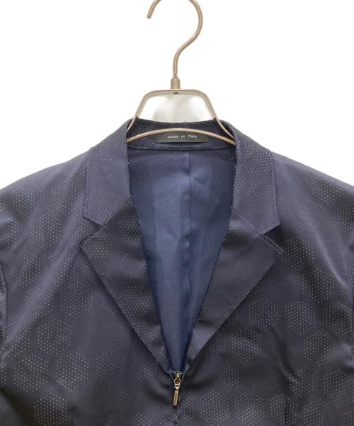 EMPORIO ARMANI（エンポリオアルマーニ）EMPORIO ARMANI (エンポリオアルマーニ) ジップ総柄ジャケット ネイビー サイズ:44の古着・服飾アイテム