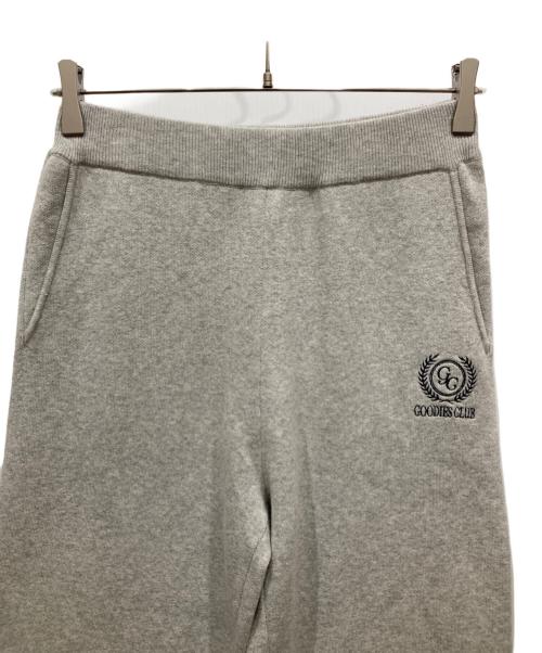 JOURNAL STANDARD relume（ジャーナルスタンダード レリューム）JOURNAL STANDARD relume (ジャーナルスタンダード レリューム) GOODIES CLUB エンブレムニットパンツ グレー サイズ:free 未使用品の古着・服飾アイテム