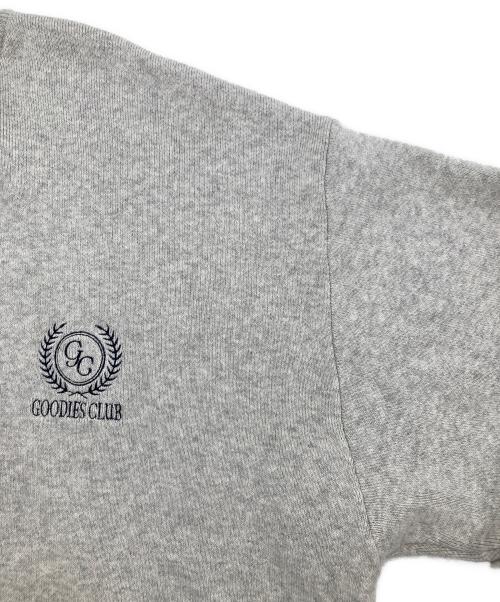 JOURNAL STANDARD relume（ジャーナルスタンダード レリューム）JOURNAL STANDARD relume (ジャーナルスタンダード レリューム) GOODIES CLUBエンブレムニット グレー サイズ:Free 未使用品の古着・服飾アイテム