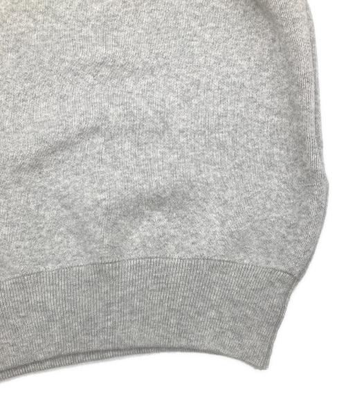 JOURNAL STANDARD relume（ジャーナルスタンダード レリューム）JOURNAL STANDARD relume (ジャーナルスタンダード レリューム) GOODIES CLUBエンブレムニット グレー サイズ:Free 未使用品の古着・服飾アイテム