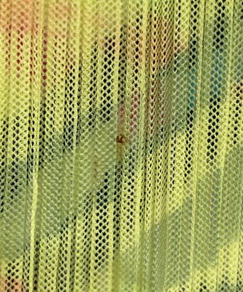 PLEATS PLEASE（プリーツプリーズ）PLEATS PLEASE (プリーツプリーズ) 転写プリーツブラウス イエロー サイズ:4の古着・服飾アイテム