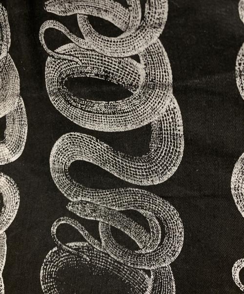 Hysteric Glamour（ヒステリックグラマー）Hysteric Glamour (ヒステリックグラマー) SNAKE LOOP スキニーデニムパンツ ブラック サイズ:Ｗ28の古着・服飾アイテム