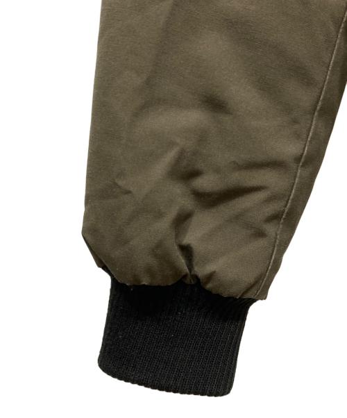 CANADA GOOSE（カナダグース）CANADA GOOSE (カナダグース) LABRADOR BOMBER カーキ サイズ:Mの古着・服飾アイテム