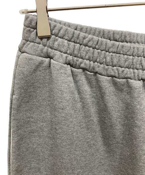 MM6 Maison Margiela（エムエムシックスメゾンマルジェラ）MM6 Maison Margiela (エムエムシックスメゾンマルジェラ) Text Graphic Split Lounge Pants グレー サイズ:Mの古着・服飾アイテム