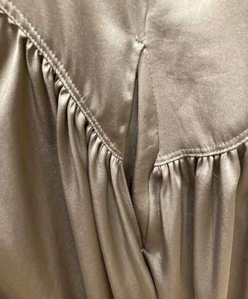 MOTOMACHI Zelal（モトマチゼラール）MOTOMACHI Zelal (モトマチゼラール) ヴィンテージサテンサイドギャザー＆フレアーワンピース ブラウン サイズ:Ⅼの古着・服飾アイテム