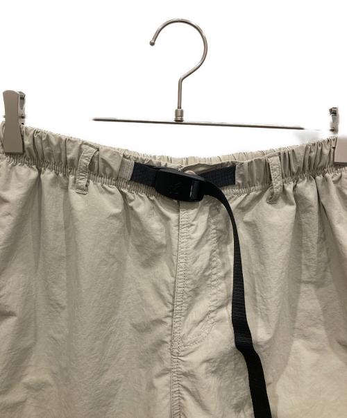GRAMICCI（グラミチ）GRAMICCI (グラミチ) LOWERCASE (ロウワーケース) NYLON LOOSE SHORT ベージュ サイズ:Ⅿの古着・服飾アイテム