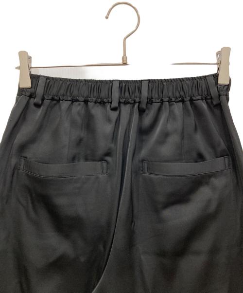 SLOBE IENA（スローブ イエナ）SLOBE IENA (スローブ イエナ) サテンタックパンツ ブラック サイズ:38 未使用品の古着・服飾アイテム