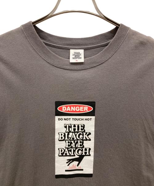 BlackEyePatch（ブラックアイパッチ）BlackEyePatch (ブラックアイパッチ) DANGER HOT LABEL TEE グレー サイズ:XLの古着・服飾アイテム