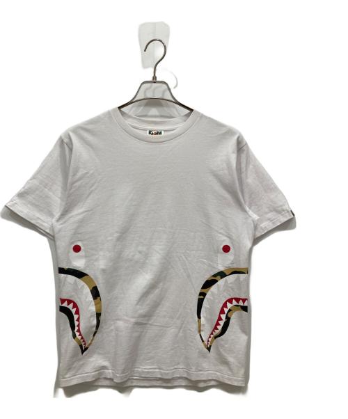 A BATHING APE（アベイシングエイプ）A BATHING APE (ア ベイシング エイプ) シャークプリントＴシャツ ホワイト サイズ:Mの古着・服飾アイテム