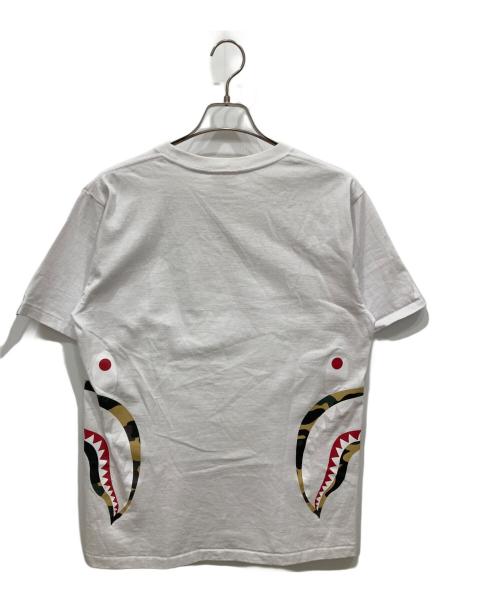 A BATHING APE（アベイシングエイプ）A BATHING APE (ア ベイシング エイプ) シャークプリントＴシャツ ホワイト サイズ:Mの古着・服飾アイテム