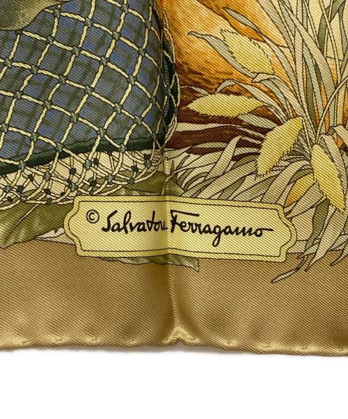 Salvatore Ferragamo（サルヴァトーレ フェラガモ）Salvatore Ferragamo (サルヴァトーレ フェラガモ) シルクスカーフ ベージュの古着・服飾アイテム