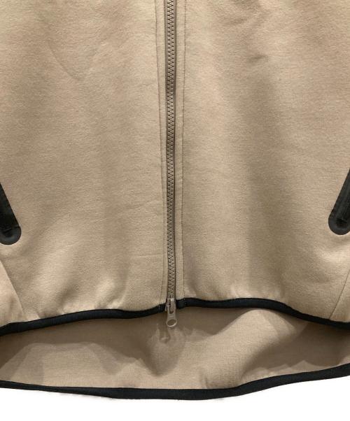 F.C.R.B.（エフシーレアルブリストル）F.C.R.B. (エフシーレアルブリストル) VENTILATION HOODIE ベージュ サイズ:SIZE XLの古着・服飾アイテム