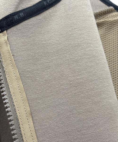F.C.R.B.（エフシーレアルブリストル）F.C.R.B. (エフシーレアルブリストル) VENTILATION HOODIE ベージュ サイズ:SIZE XLの古着・服飾アイテム