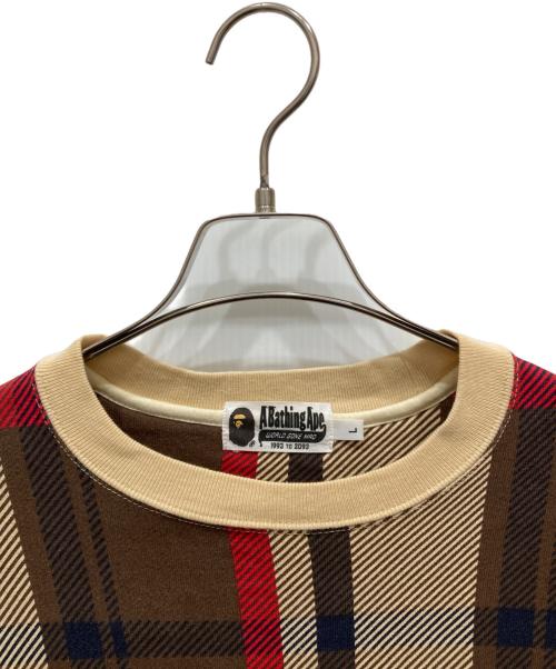 A BATHING APE（アベイシングエイプ）A BATHING APE (ア ベイシング エイプ) クルーネックスウェット ベージュ×レッド サイズ:Ⅼの古着・服飾アイテム