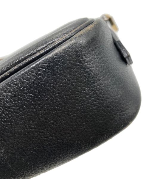 Yves Saint Laurent（イヴサンローラン）Yves Saint Laurent (イヴサンローラン) 三角プレートショルダーバッグ ブラックの古着・服飾アイテム