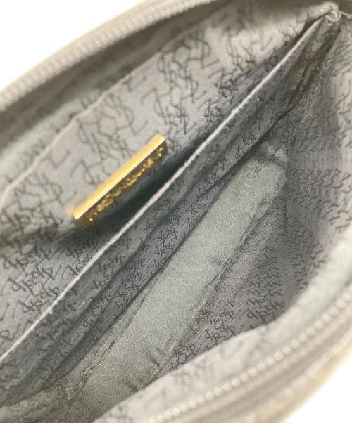 Yves Saint Laurent（イヴサンローラン）Yves Saint Laurent (イヴサンローラン) 三角プレートショルダーバッグ ブラックの古着・服飾アイテム