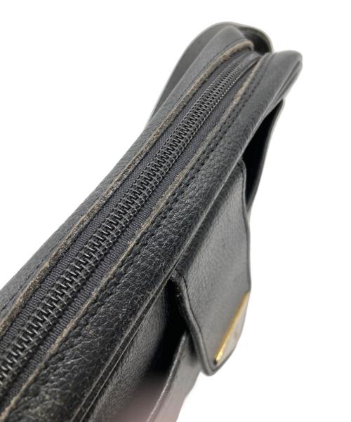 Yves Saint Laurent（イヴサンローラン）Yves Saint Laurent (イヴサンローラン) 三角プレートショルダーバッグ ブラックの古着・服飾アイテム