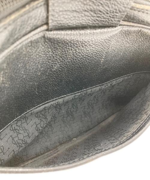 Yves Saint Laurent（イヴサンローラン）Yves Saint Laurent (イヴサンローラン) 三角プレートショルダーバッグ ブラックの古着・服飾アイテム