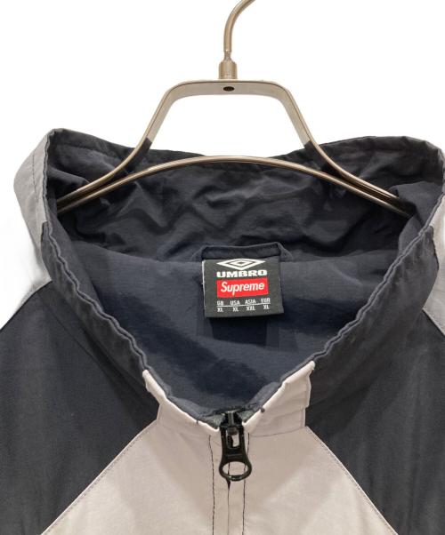 SUPREME（シュプリーム）Supreme (シュプリーム) UMBRO (アンブロ) Track Jacket グレー×ブラック サイズ:SIZE XXLの古着・服飾アイテム