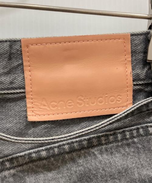 Acne studios（アクネ ストゥディオス）ACNE STUDIOS (アクネ ストゥディオス) Loose Fit Denim Short グレー サイズ:W28の古着・服飾アイテム