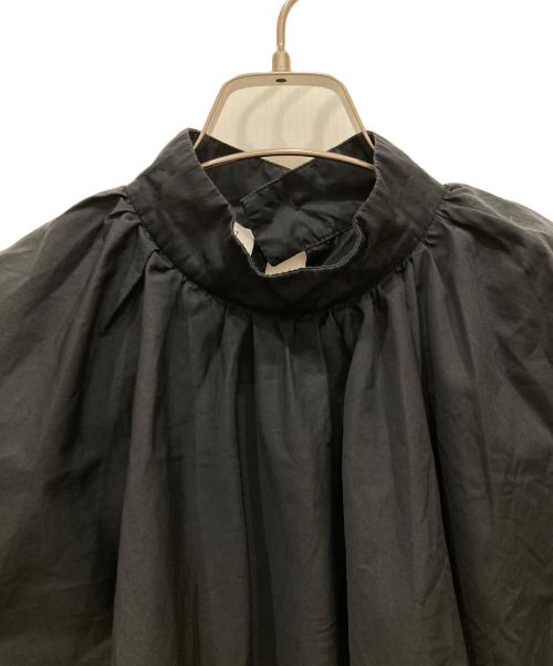 Whim Gazette（ウィムガゼット）Whim Gazette (ウィムガゼット) ラッフルショルダーブラウス ブラック サイズ:SIZE 36の古着・服飾アイテム