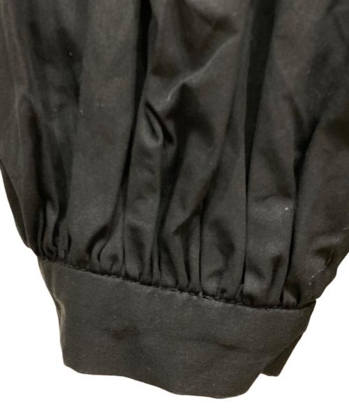 Whim Gazette（ウィムガゼット）Whim Gazette (ウィムガゼット) ラッフルショルダーブラウス ブラック サイズ:SIZE 36の古着・服飾アイテム