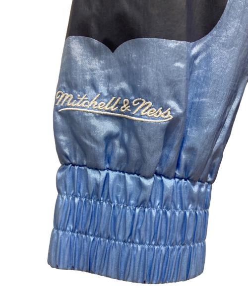 MITCHELL & NESS（ミッチェルアンドネス）MITCHELL & NESS (ミッチェルアンドネス) ノースカロライナ ターヒールズジャケット ブルー×ネイビー サイズ:XLの古着・服飾アイテム