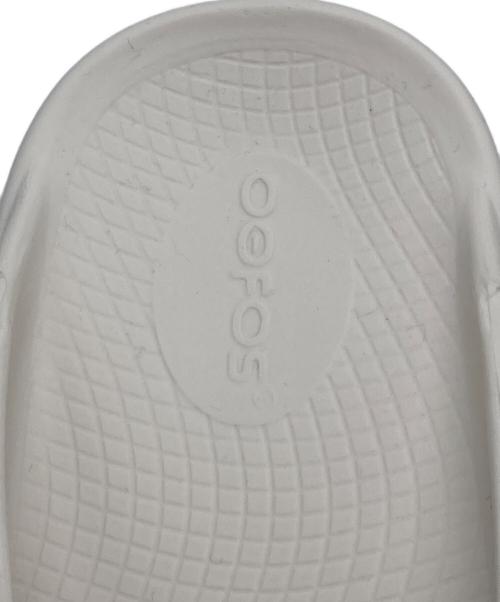 OOFOS（ウーフォス）OOFOS (ウーフォス) サンダル アイボリー サイズ:7 未使用品の古着・服飾アイテム