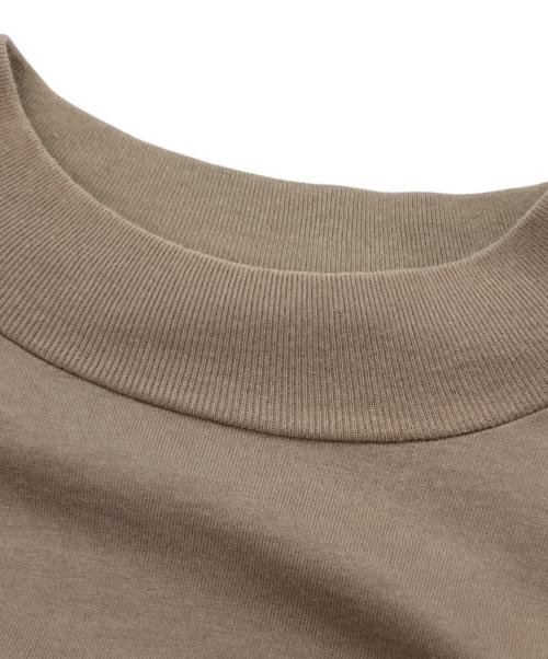 FOG ESSENTIALS（フィアオブゴッド エッセンシャル）FOG ESSENTIALS (フィアオブゴッド エッセンシャル) ロゴカットソー ベージュ サイズ:Mの古着・服飾アイテム