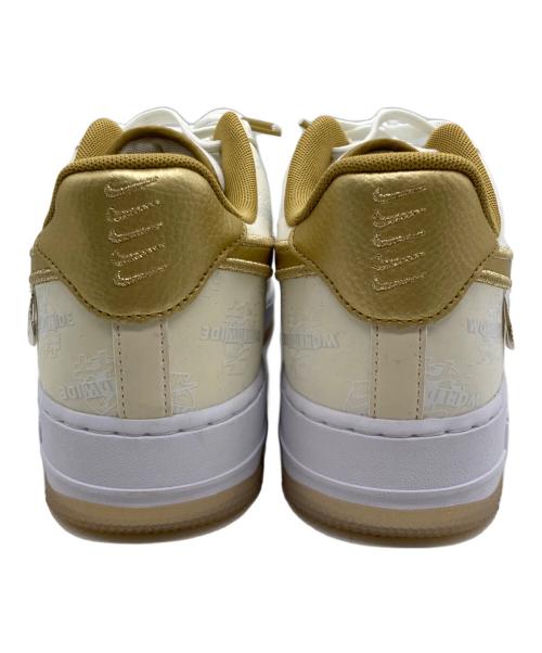 NIKE（ナイキ）NIKE (ナイキ) スニーカー ホワイト×ゴールド サイズ:28.5の古着・服飾アイテム