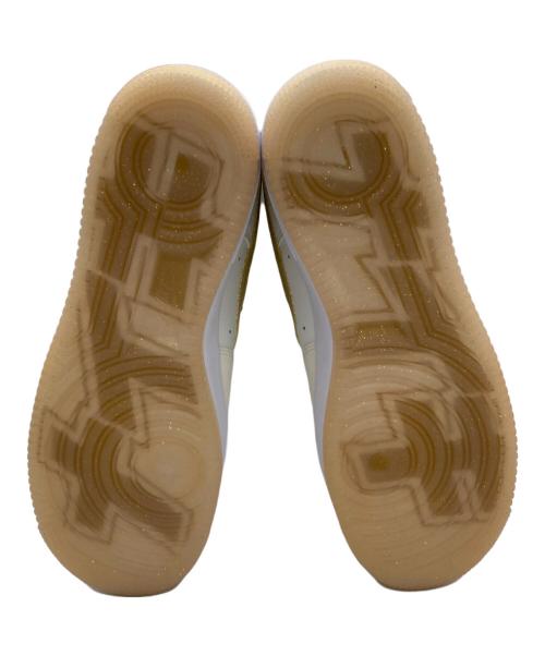 NIKE（ナイキ）NIKE (ナイキ) スニーカー ホワイト×ゴールド サイズ:28.5の古着・服飾アイテム