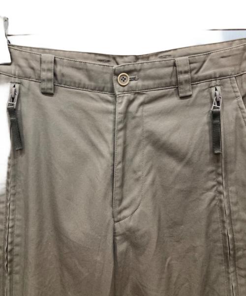 ISSEY MIYAKE WHITE LABEL（イッセイミヤケホワイトレーベル）ISSEY MIYAKE WHITE LABEL (イッセイミヤケホワイトレーベル) センタージップギミックパンツ ブラウン サイズ:SIZE 1の古着・服飾アイテム