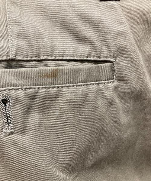 ISSEY MIYAKE WHITE LABEL（イッセイミヤケホワイトレーベル）ISSEY MIYAKE WHITE LABEL (イッセイミヤケホワイトレーベル) センタージップギミックパンツ ブラウン サイズ:SIZE 1の古着・服飾アイテム