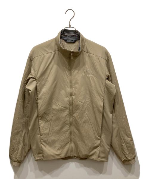 ARC'TERYX（アークテリクス）ARC'TERYX (アークテリクス) ATOM JACKET ベージュ サイズ:Mの古着・服飾アイテム