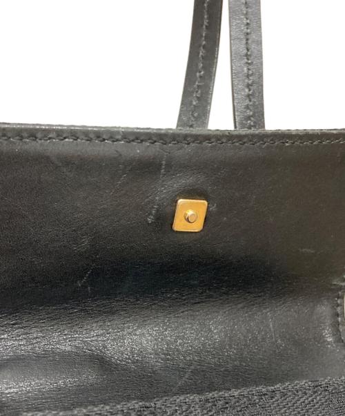 GUCCI（グッチ）GUCCI (グッチ) GGキャンバスフラップショルダーポーチ ブラックの古着・服飾アイテム