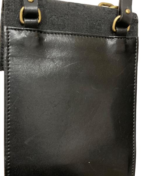 GUCCI（グッチ）GUCCI (グッチ) GGキャンバスフラップショルダーポーチ ブラックの古着・服飾アイテム