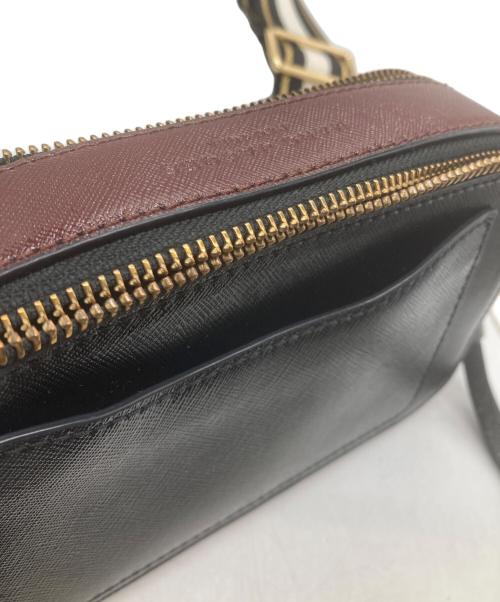 Marc by Marc Jacobs（マークバイマークジェイコブス）Marc by Marc Jacobs (マークバイマークジェイコブス) カメラバッグ ボルドー×ブラックの古着・服飾アイテム