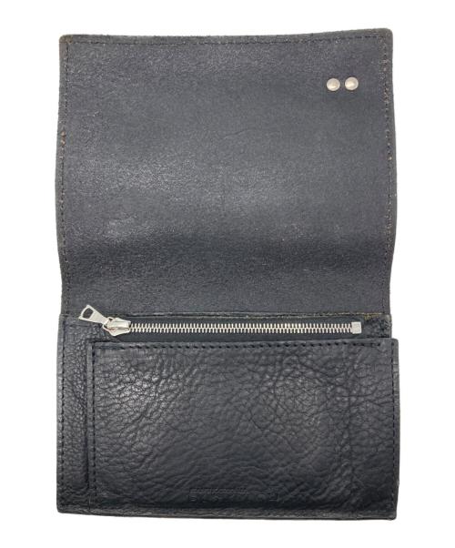 ISAMU KATAYAMA BACKLASH（イサムカタヤマ・バックラッシュ）ISAMU KATAYAMA BACKLASH (イサムカタヤマ・バックラッシュ) 2つ折り財布 ブラックの古着・服飾アイテム