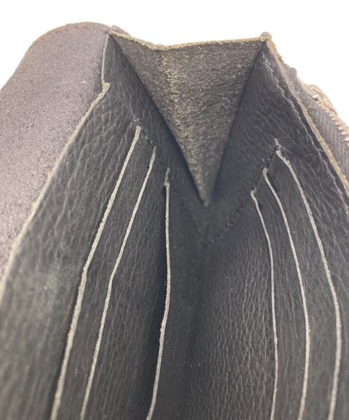 ISAMU KATAYAMA BACKLASH（イサムカタヤマ・バックラッシュ）ISAMU KATAYAMA BACKLASH (イサムカタヤマ・バックラッシュ) 2つ折り財布 ブラックの古着・服飾アイテム
