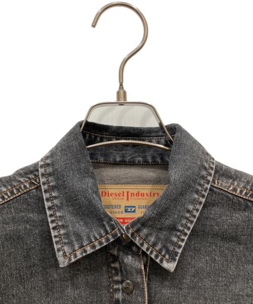 DIESEL（ディーゼル）DIESEL (ディーゼル) トロンプルイユ デニム転写プリントシャツ グレー サイズ:38の古着・服飾アイテム