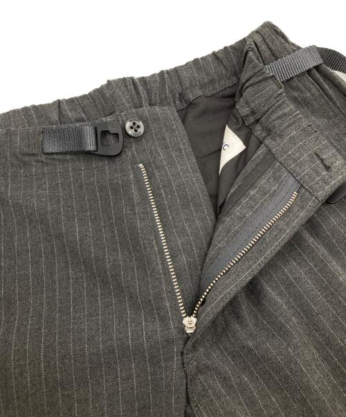 GRAMICCI（グラミチ）GRAMICCI (グラミチ) RHC Ron Herman (アールエイチシー ロンハーマン) 別注ストライプイージーパンツ グレー サイズ:SIZE Sの古着・服飾アイテム