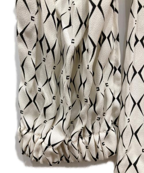 ELISABETTA FRANCHI（エリザベッタフランキ）ELISABETTA FRANCHI (エリザベッタフランキ) 総柄ミニシャツワンピース アイボリー サイズ:SIZE 38 未使用品の古着・服飾アイテム