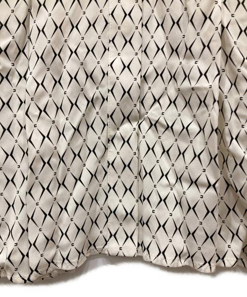 ELISABETTA FRANCHI（エリザベッタフランキ）ELISABETTA FRANCHI (エリザベッタフランキ) 総柄ミニシャツワンピース アイボリー サイズ:SIZE 38 未使用品の古着・服飾アイテム