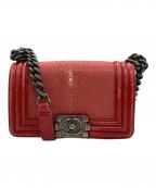 CHANELシャネル）の古着「チェーンショルダーバッグ　ボーイシャネル」｜レッド