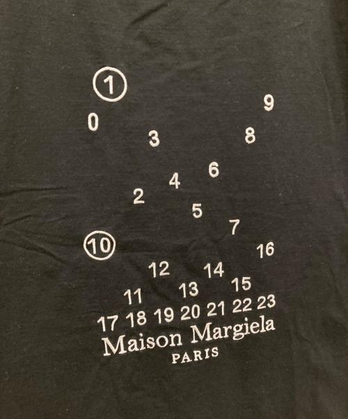 Maison Margiela（メゾンマルジェラ）Maison Margiela (メゾンマルジェラ) カレンダーグラフィックTシャツ ブラック サイズ:XLの古着・服飾アイテム