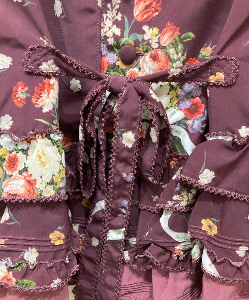 PINK HOUSE（ピンクハウス）PINK HOUSE (ピンクハウス) 半袖花柄ブーケプリントフリルブラウス ボルドー サイズ:不明の古着・服飾アイテム