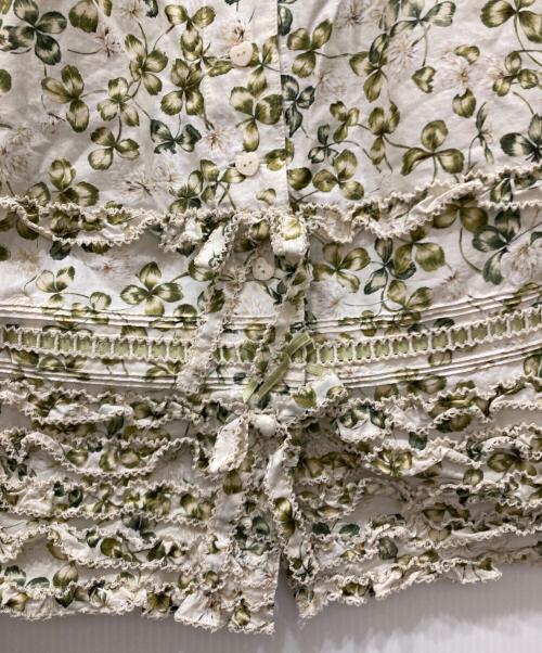 PINK HOUSE（ピンクハウス）PINK HOUSE (ピンクハウス) White Clover セットアップブラウス ベージュ×グリーン サイズ:不明の古着・服飾アイテム